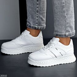 Ефектні білі жіночі кросівки на потовщеній підошві доступна ціна  Код 20310