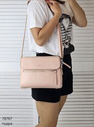 Дуже гарний, стильний клатч крос боді, гарно тримає форму КОД 78767