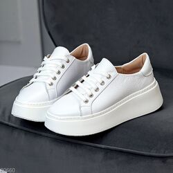 Модні прошити білі шкіряні кросівки на потовщеній підошві Код 20660