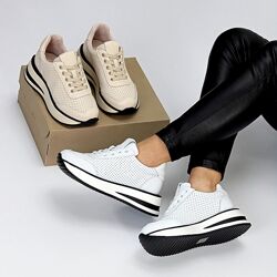 Модні шкіряні кросівки з перфорацією на потовщеній підошві  Код 20773 
