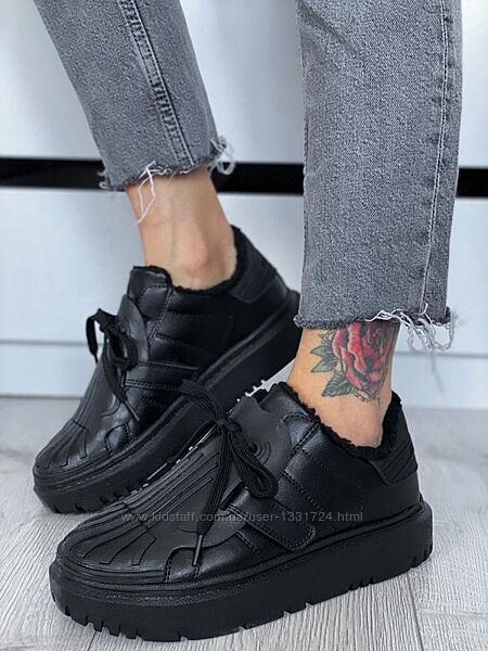 Кроссовки черные женские с мехом 37 на 24см 