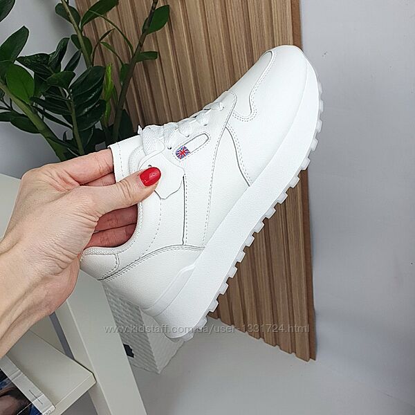  Белые кроссовки женские 39 на 25см 