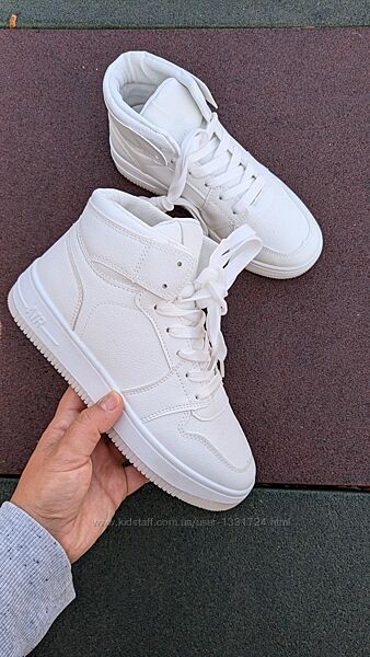 Кроссовки белые хайтопы женские  36 ,39 маломір