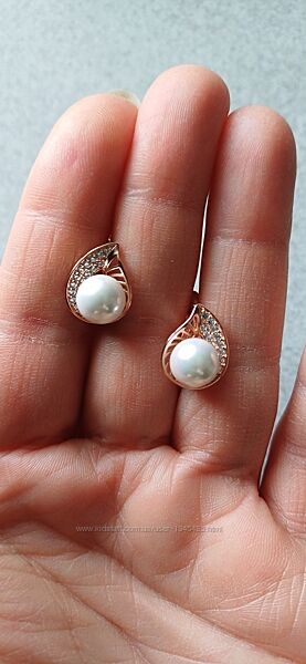 Сережки жіночі