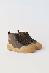 Високі кросівки, хaйтопи Zara.