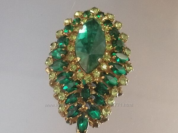 брошки разные. 9 штук.