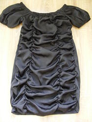 Чорна коктейльна сукня