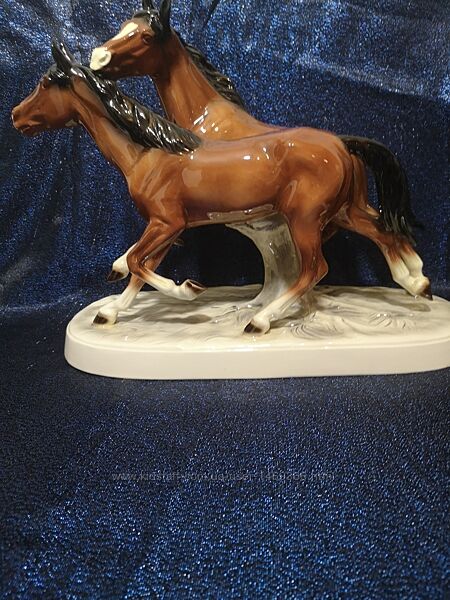 Антикварная статуэтка Бегущие лошади