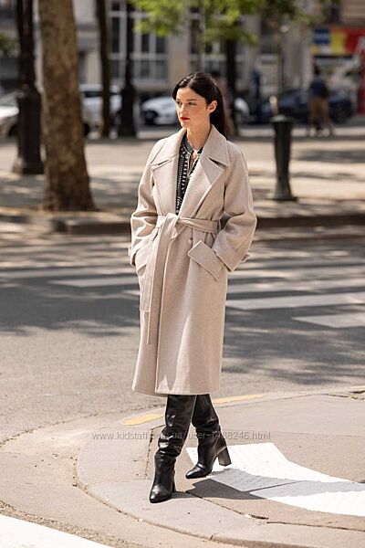 Пальто под пояс бежевого цвета Derhy, Франция