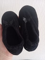 Тапочки, чешки.