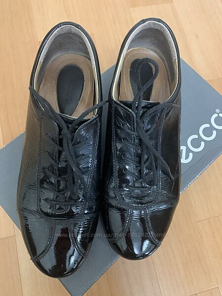 Лаковані жіночі черевики Ecco оригінал