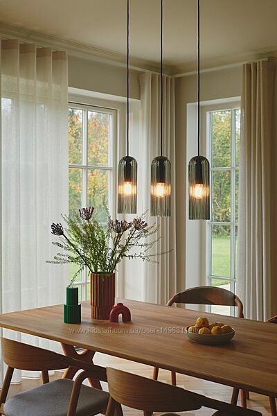 Підвісні одинарні та багатолампові світильники в наявності