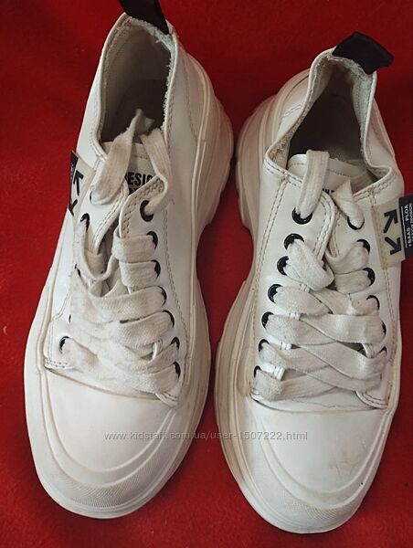 Женские кроссовки Р 36 б/у