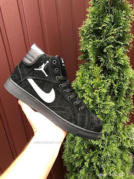 Зимние мужские кроссовки Nike Jordan черно/белые на меху р.44.