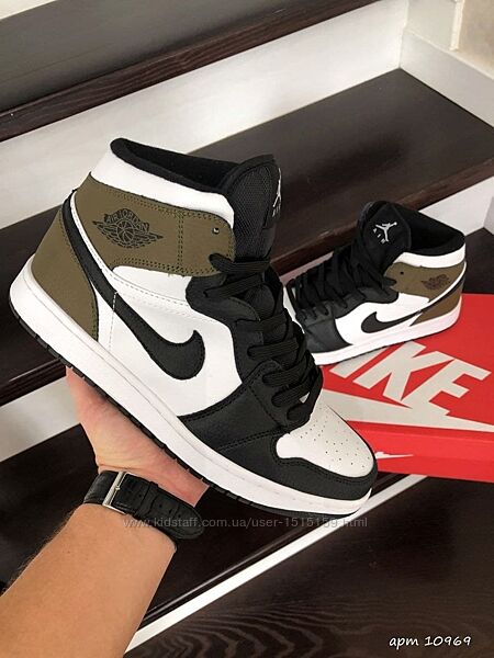 р.43  Мужские кроссовки Nike Air Jordan черно/бело/зеленые 