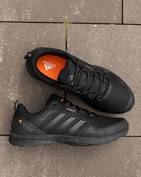 p.41  Adidas Terrex Light GTX Triple Black  AD071