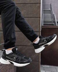 p.44   Nike V2K Runtekk Black White  NK152