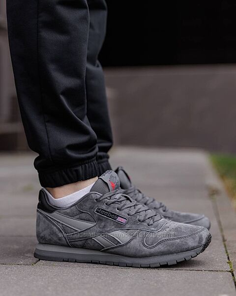 p.41, 43   Reebok Classic Leather Light Grey  RB031