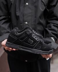 p.42, 43  DC Shoes Stag Black  DC001