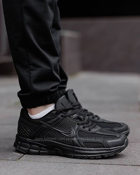 p.38-44  Nike Zoom Vomero 5 Black NK194