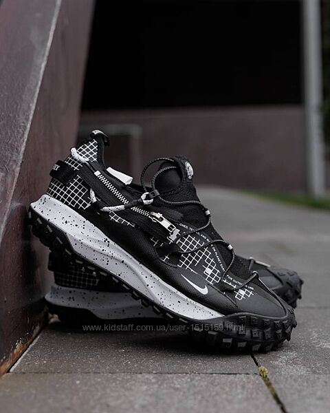 p.42, 44, 45  Nike ACG Mounth Low Gore-Tex Zip Black White  NK195