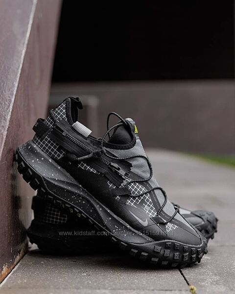 p.44, 45  Nike ACG Mounth Low Gore-Tex Zip Black Grey  NK196