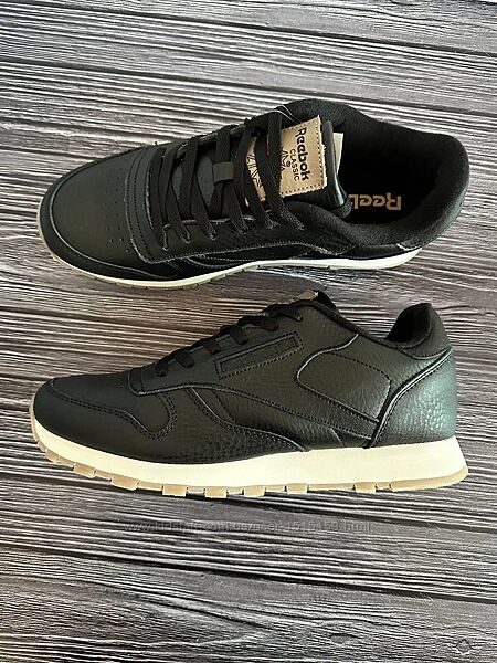 p.43, 44  Reebok Classic Leather Black White  RB019