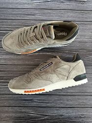 p.44   Reebok Classic Super Leather Dark Silver   RB015