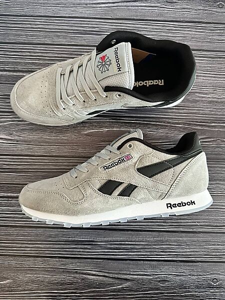 p.44  Reebok Classic Leather Light Silver  RB017