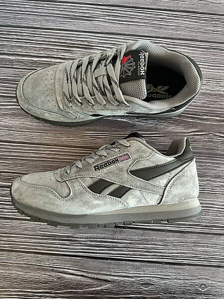 p.41  Reebok Classic Leather Silver Black  RB009