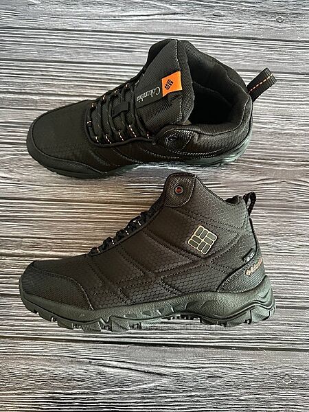 p.42  Columbia Waterproof Black  CL007