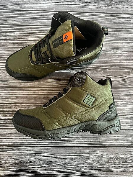 p.42   Columbia Waterproof Khaki  CL008