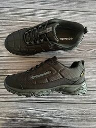 p.41 Columbia Waterproof Low Total Black CL010
