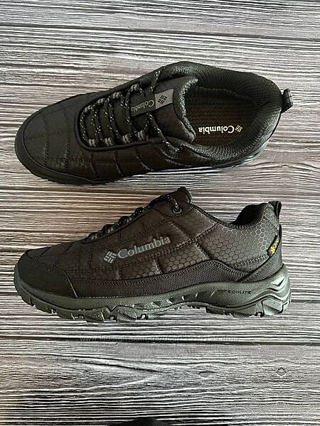 p.41 Columbia Waterproof Low Total Black  CL010