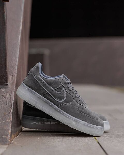 p.41, 43  Nike Air Force 1 Low Grey NK237