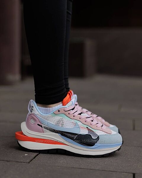 p.36  Nike x Sacai VaporWaffle Sport Pink Orange NK249