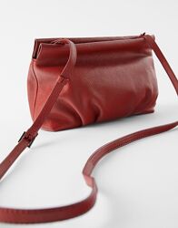 Красная кожаная сумка Zara