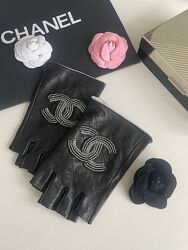 Шкіряні напіврукавички мітенки Chanel в наявності