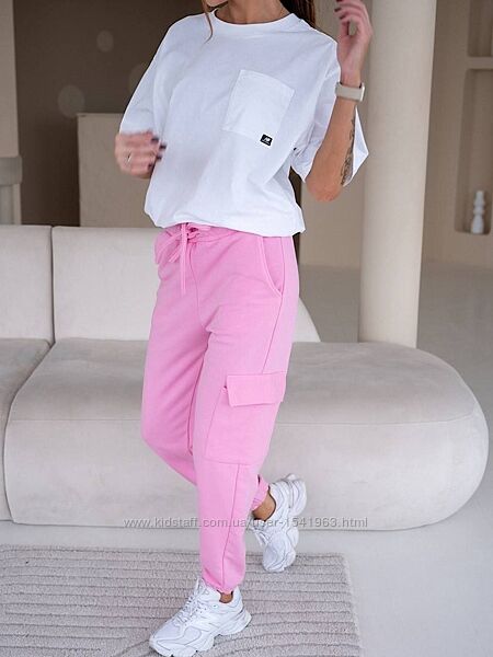 Жіночі стильні спортивні штани з карманами в кольорах