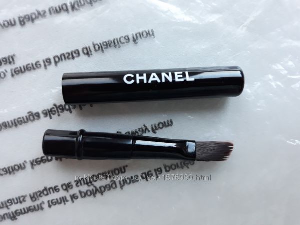 chanel makeup brush