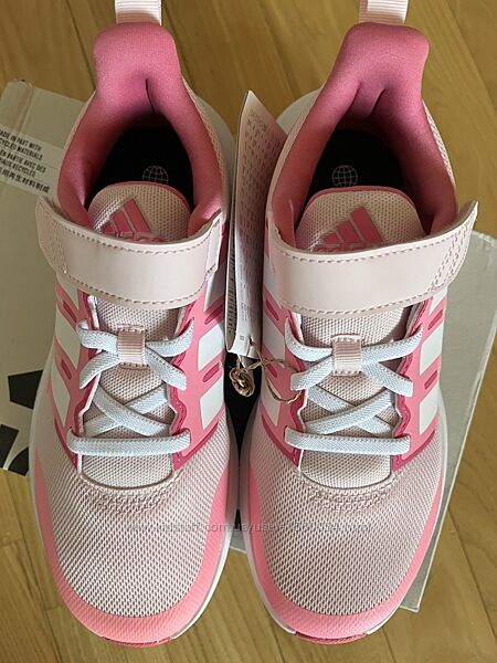 Adidas новые кроссовки девочке 