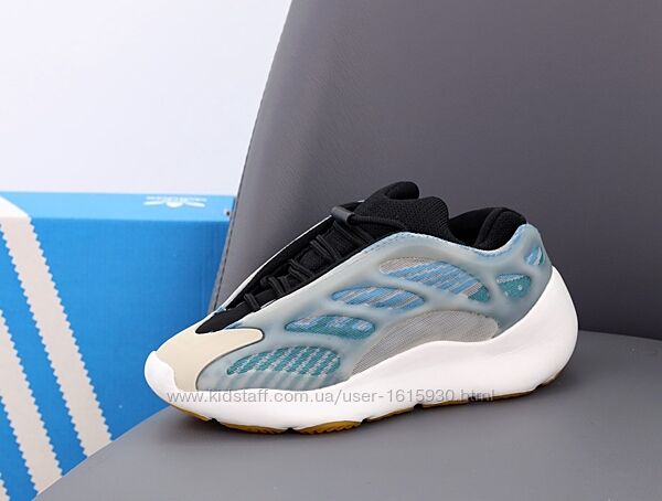 Чоловічі кросівки Adidas Yeezy 700 v3 Kyanite 41-45
