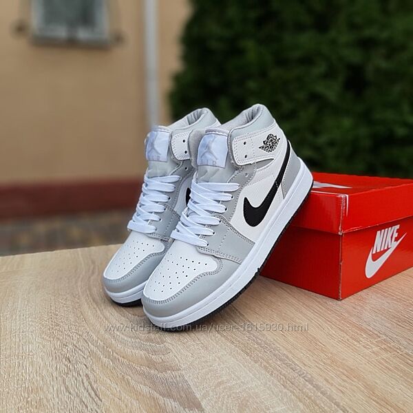 Чоловічі кросівки Nike Air Jordan 1 Mid 41-45