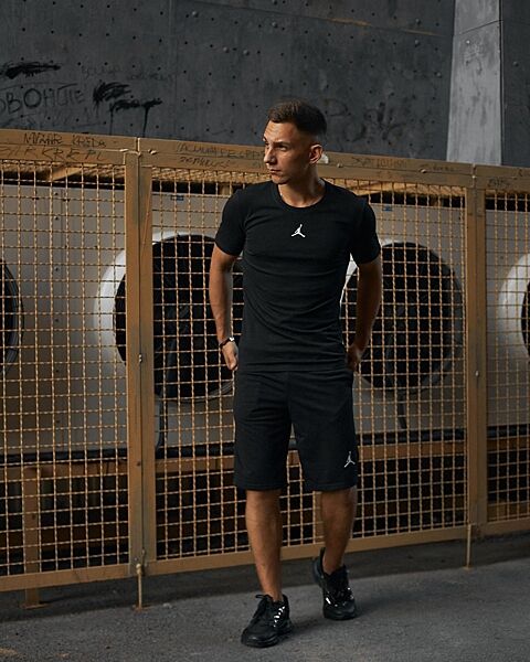 Комплект Jordan футболка черная  шорты
