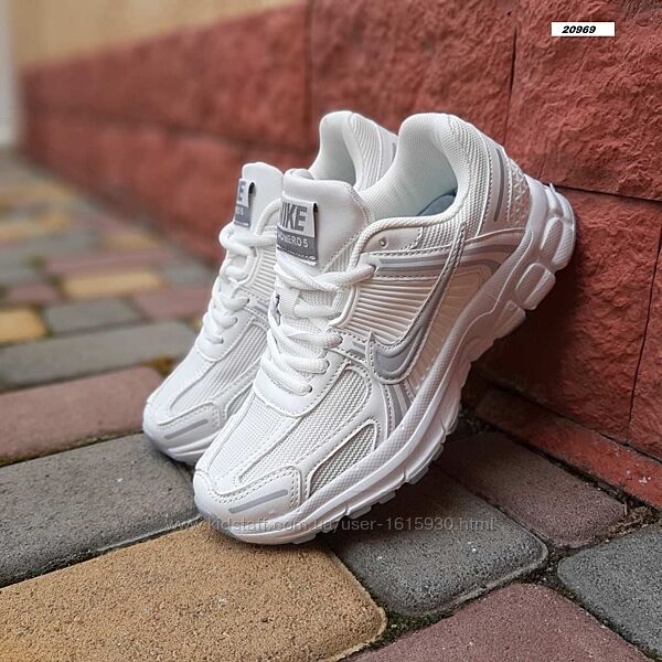 Жіночі кросівки Nike Vomero 5 37-41