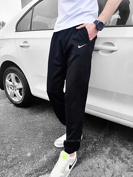 Чоловічі спортивні штани Nike