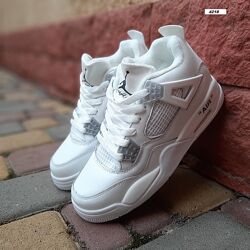 Зимові жіночі кросівки Nike Air Jordan 4 36-41