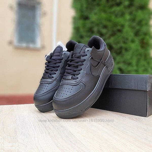 Зимові жіночі кросівки Nike Air Force 1 Shadow (36-41) Хутро Арт 3645 Виробник В´єтнам Верх PU шкіра Всередині Хутро Підошва Гума Розміри 36й(23см), 37й(23,5см), 38й(24см), 39й(25см), 40й(25,5см), 41й(26см) Ціна 1700 грн
