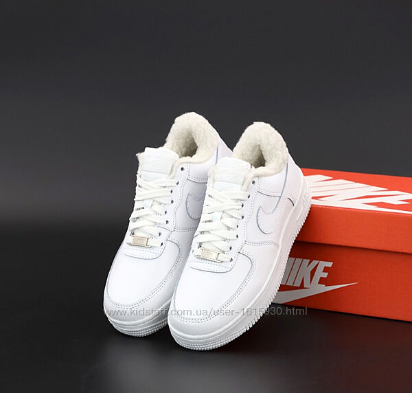 Зимові унісекс чоловічі жіночі кросівки Nike Air Force (36-45) ХУТРО Арт 12348 Виробник В´єтнам Верх Шкіра Всередині Хутро Підошва Поліуретан Розміри: 36, 37, 38, 39, 40, 41. 42. 43. 44. 45