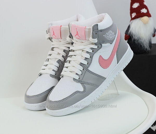 Зимові унісекс жіночі чоловічі кросівки Nike Jordan 1 Retro (36-41) Хутро Арт 13014 Виробник В´єтнам Верх Натуральна шкіра Всередині Хутро Підошва Гума Розміри: 36й(23см), 37й(23,5см), 38й(24см), 39й(25см), 40й(25,5см), 41й(26см)